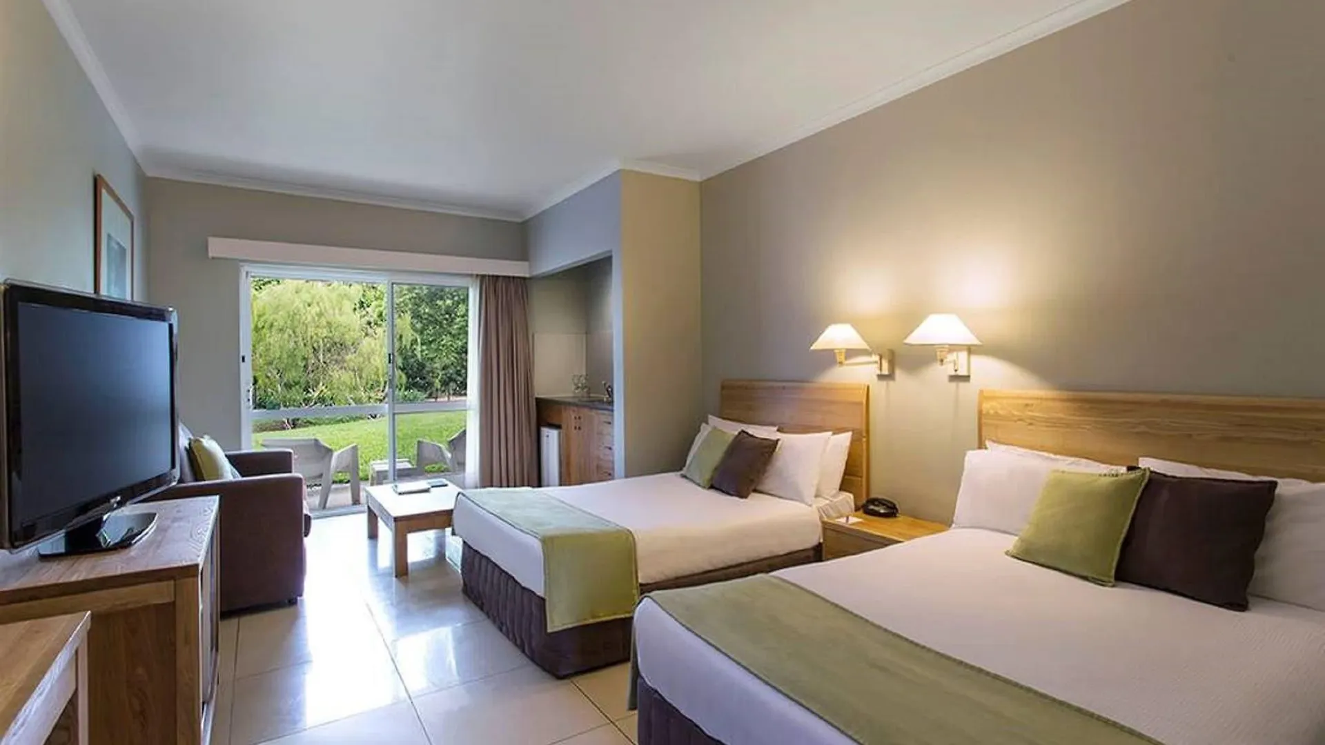 Hotel Grand Chancellor Palm Cove 4*,